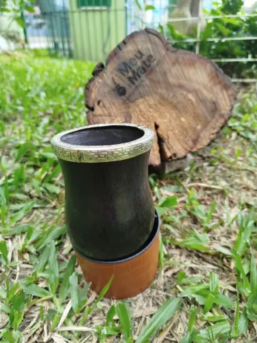 Cuia com virola e bocal em alpaca mais suporte 