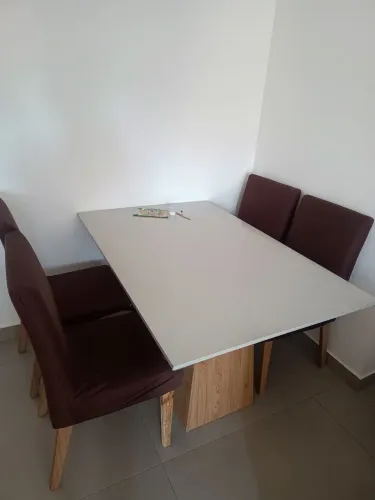 Mesa com 4 cadeiras
