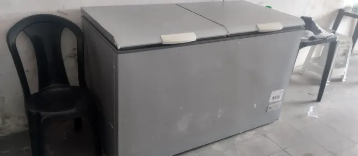 Vendo freezer semi novo