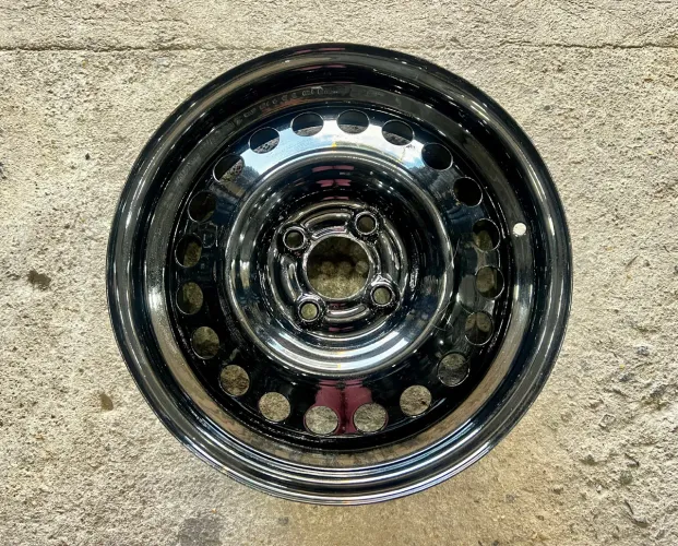 Roda de Ferro Aro 15 Nissan 4x100 / Roda de Ferro 15 Nissan 4x100