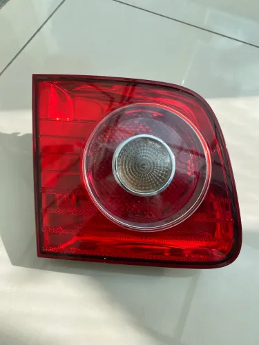 Lanterna polo sedan lado esquerdo
