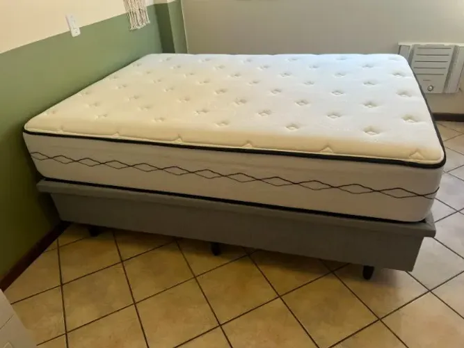 Conjunto cama de casal (colchão e box com baú)
