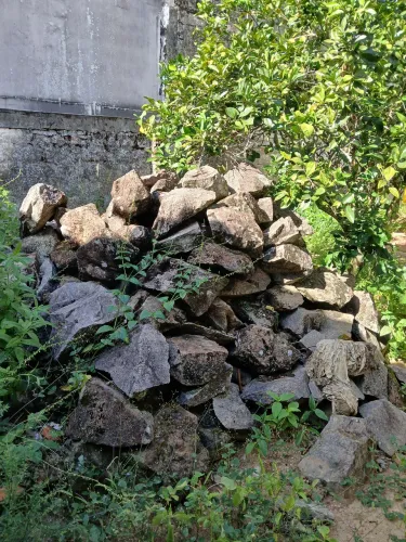 Doação de uma caçamba de Pedras 