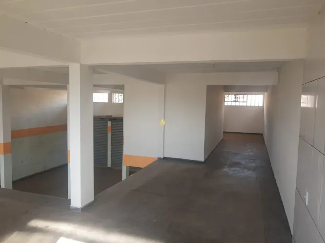 Loja comercial com 5 salas, 2 banheiros, 2 vagas na cidade de Esmeraldas-MG, bairro Recant