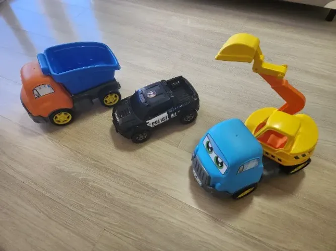 Vendo caminhão retroescavadeira Maral + brindes