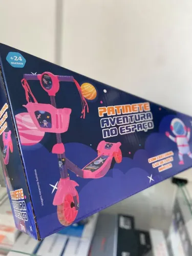 Patinete Aventura no Espaço Rosa com Cestinha, Luz de LED e Música - Zippy