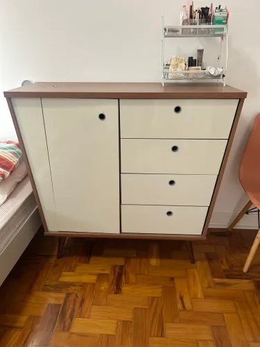 Compre a cômoda e leve a mesa de cabeceira!
