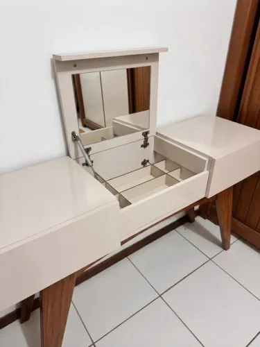 Penteadeira/escrivaninha