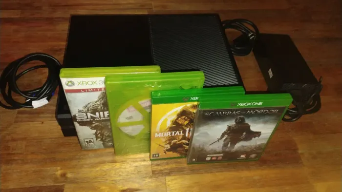 Xbox One Fat 500GB + 4 jogos (MK11, Forza, etc) + cabos
