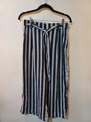 Pantalona Zara listrada azul e branca com laço na cintura .