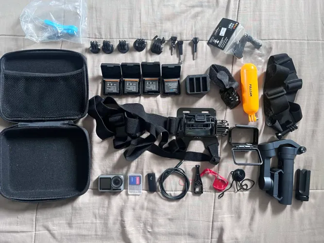 Câmera DJI Osmo Action 4K + 5 Baterias + Gimbal Estabilizador + Kit Completo Acessórios