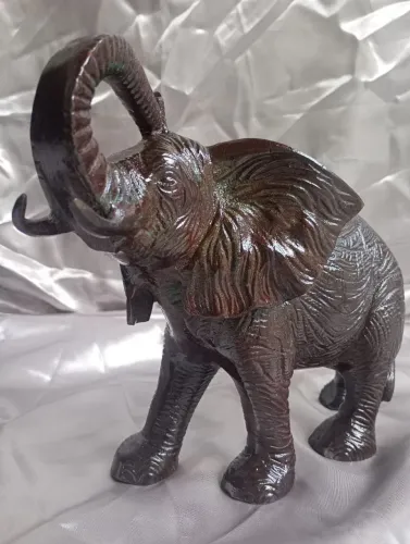 ARTE ESCULTURAL GRANDE  ELEFANTE METAL PATINADO ESTATUETA DECORAÇÃO CENTRO DE MESA.