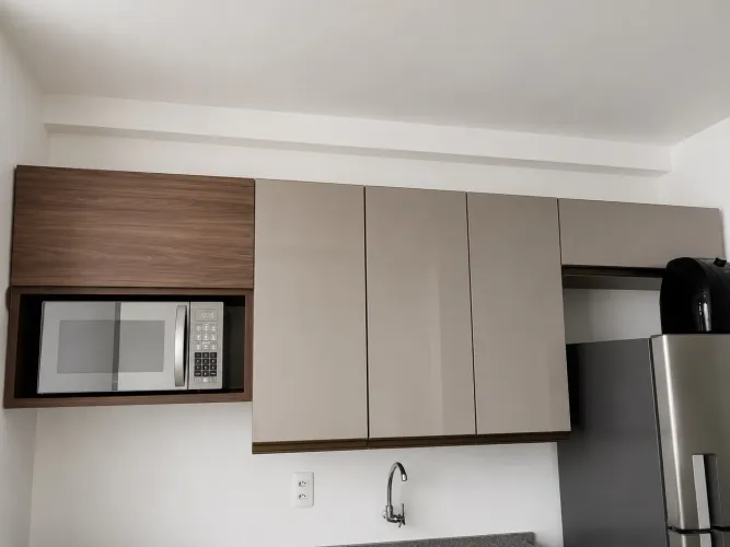 Armário cozinha com entrada para microondas 