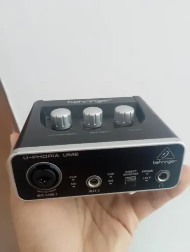 Interface de áudio UM2