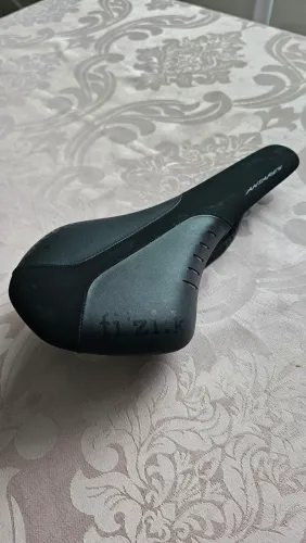 Selim Fizik Antares R1 Trilho Carbono