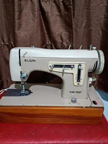 Maquina de costura Elgin m25