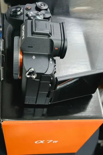 Câmera Sony A7IV (LACRADA)