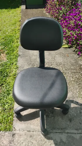 Vendo cadeira giratória sobe e dece