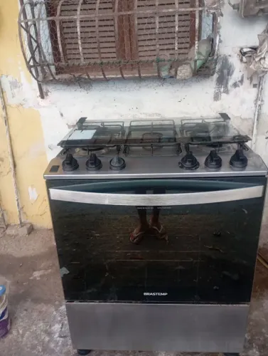 Fogão 5 bocas Brastemp semi novo.