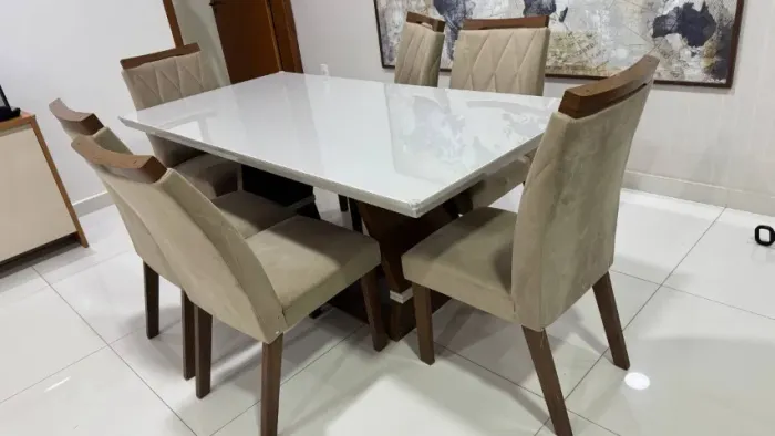 Vendo Conjunto de Jantar Mesa e 6 cadeiras