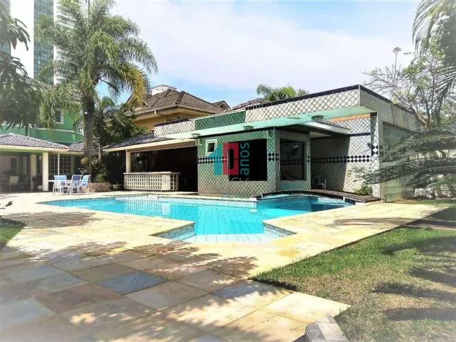 Barra da Tijuca | Casa de Condomínio 5 quartos, sendo 4 suites