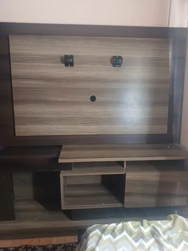 Painel de TV completo pra parede e chão com rodinha