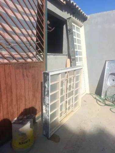 Vendo janela 120x100 excelente estado