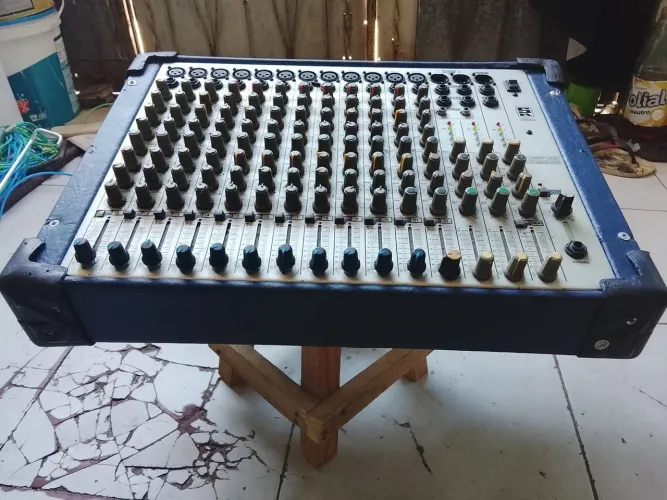 Mesa e foca de som