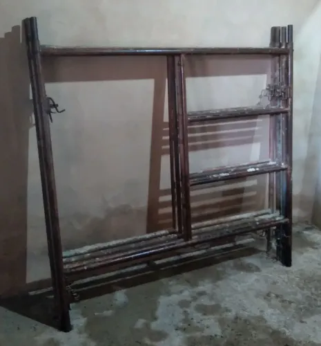 4 andaimes metálicos 1,60 m x 1,60 m R$ 750,00