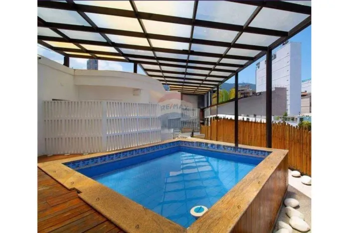 Leblon - Excelente Cobertura Duplex Reformada com vista lateral Mar 431m2 à venda