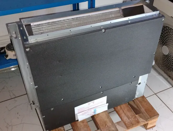 UNIDADE EVAPORADORA TIPO SLIM DUCT DAIKIN PARA VRV 12000BTU GAS R410A MOD FXDQ32PDVE