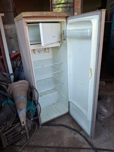 Geladeira Electrolux gelando 250,00
