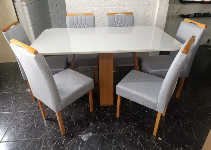 Mesa de jantar sete com 6 cadeiras 