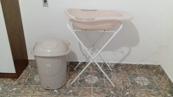 Kit banheira, suporte e cesto