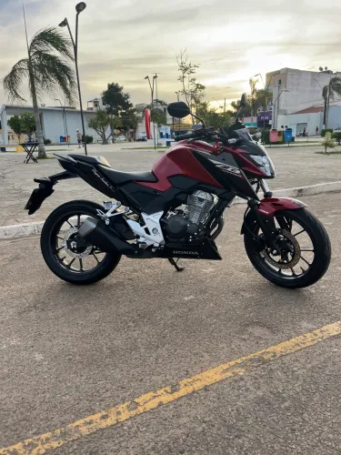 CB 300f ABS - CONSERVADÍSSIMA!