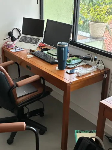 Mesa de escritório retangular de madeira Tok Stok