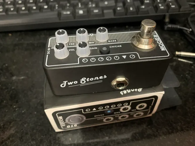 Preamp Mooer 010 Two Stones