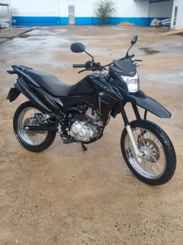 Vendo Honda bros 160 2024 muito nova sem Detalhes 