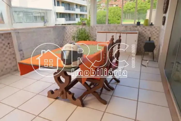 Cobertura : Linear / Residencial / Tijuca