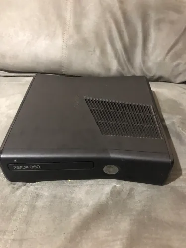 Xbox 360, 3 controles mais jogos