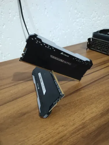 Memória RAM Corsair Vengeance RGB Pro, 16GB (2x8GB), 3200MHz, DDR4, CL16, Preto