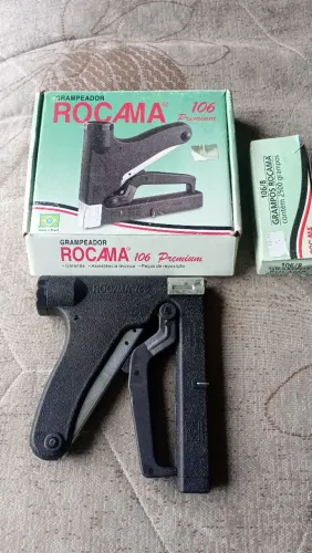 Grampeador Manual Rocama 106/8 Premium + Grampos 106/8