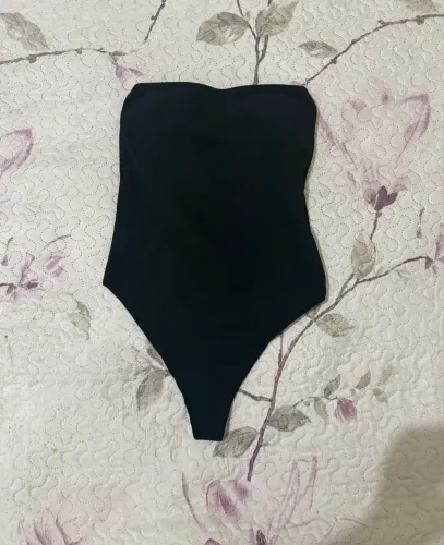 body preto canelado