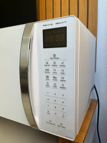 Micro-ondas Panasonic Dupla Refeição 34L NN-ST65LW