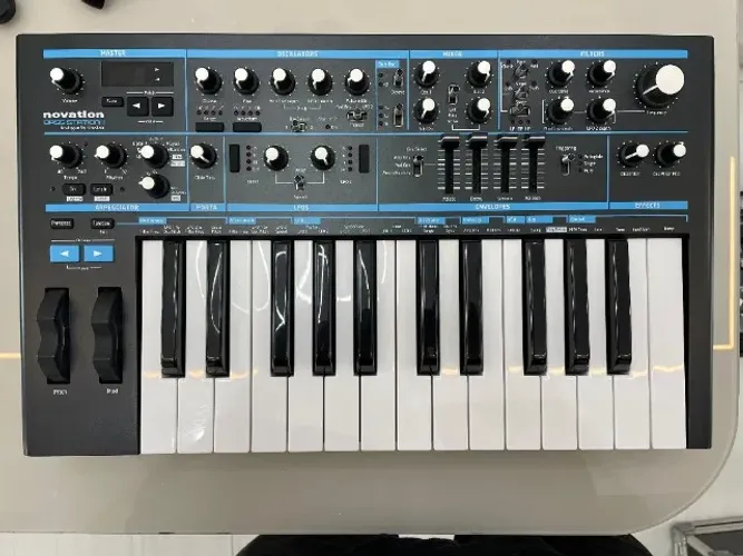 Novation Bass Station II + Flight Case (IMPECÁVEL)