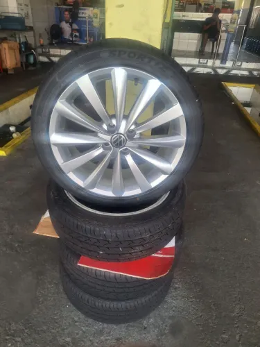 Vendo um jogo de aro com pneu 205/45r17