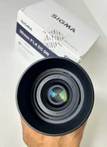 Lente Sigma 30mm f/1.4 DC DN Contemporary para Sony E-Mount.