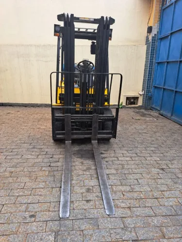 EMPILHADEIRA HYUNDAI 25L-7 - 2.500 KG | ANO 2013 | GLP