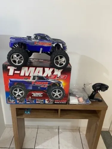 Carrinho Traxxas T-Maxx 3.3