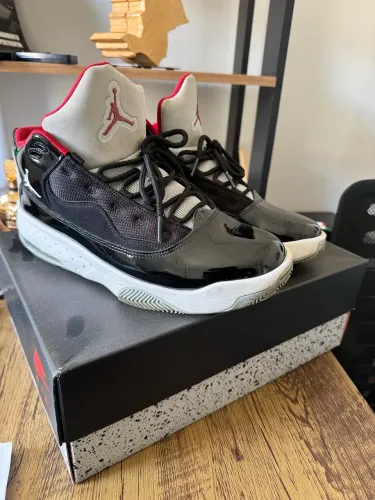 Nike Air Jordan Max Aura 2